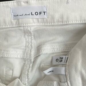 White crop jeans with frayed ends